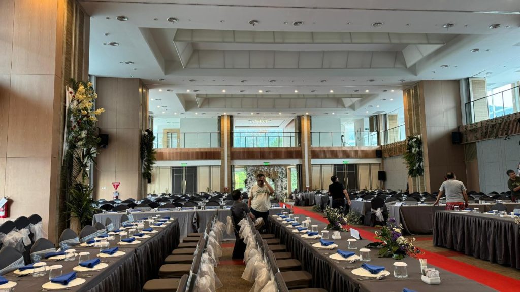 Marianna Grand Ballroom Look