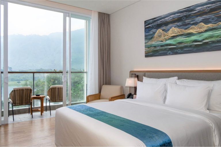 Marianna Resort - Grand Deluxe King/Twin Lake View Room